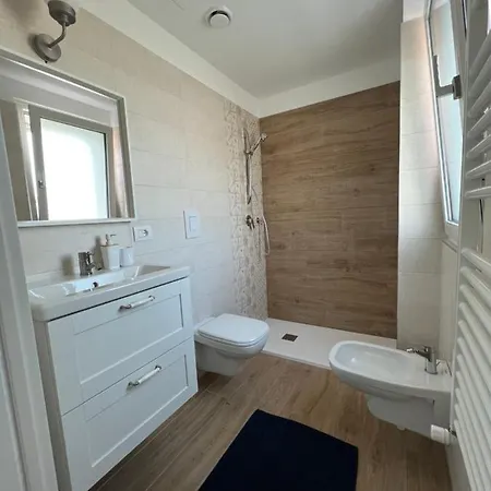 The #6 Howme アパート *